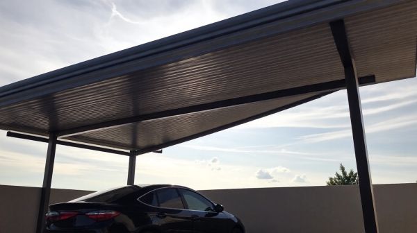 Beneficios de un carport de aluminio para resguardar tu auto